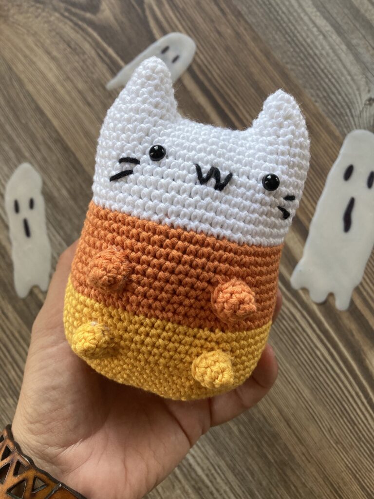 Candy corn cat - Gato Halloween amigurumi