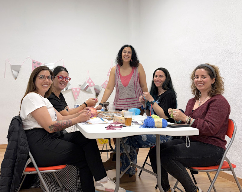 Materiales para una actividad de crochet